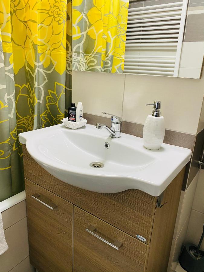 Sellada Apartament - Free Private Parking,Ac,Wi-Fi คารีย์ ภายนอก รูปภาพ